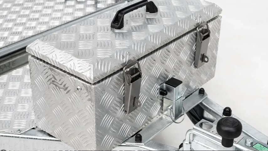 Coffre de rangement en alu avec accessoires + support - DEBON Roadster Camp